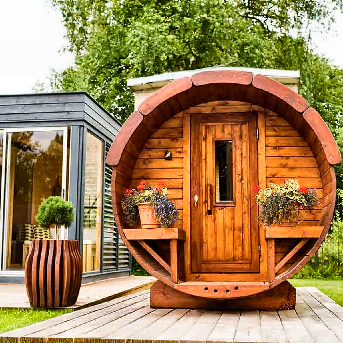 2–4 Person Compact Outdoor Barrel Sauna with Optional Terrace