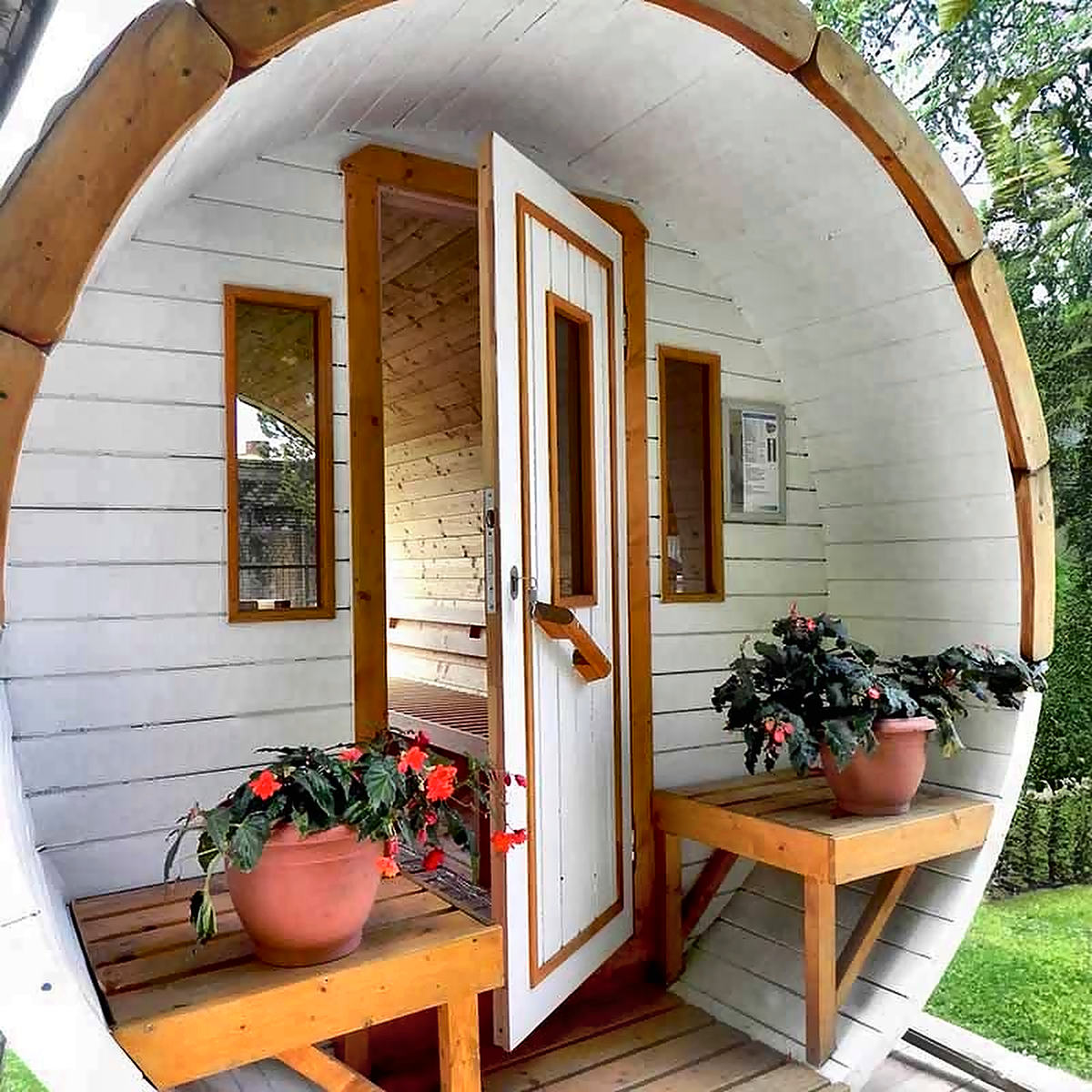 6–8 Person Outdoor Barrel Sauna with Flexible Heating Options