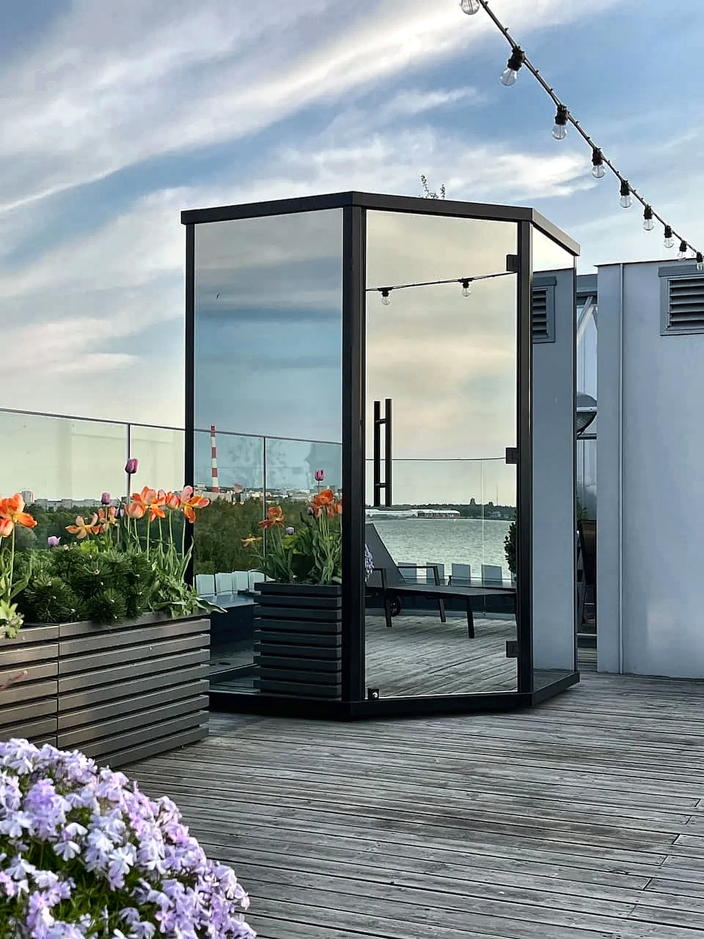 2–3 Person Compact Outdoor Sauna with Mirror-Glass Facade