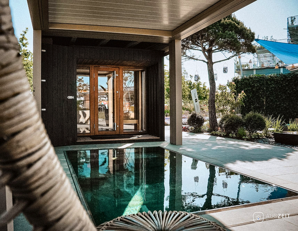 4 Person Outdoor Sauna with Covered Terrace