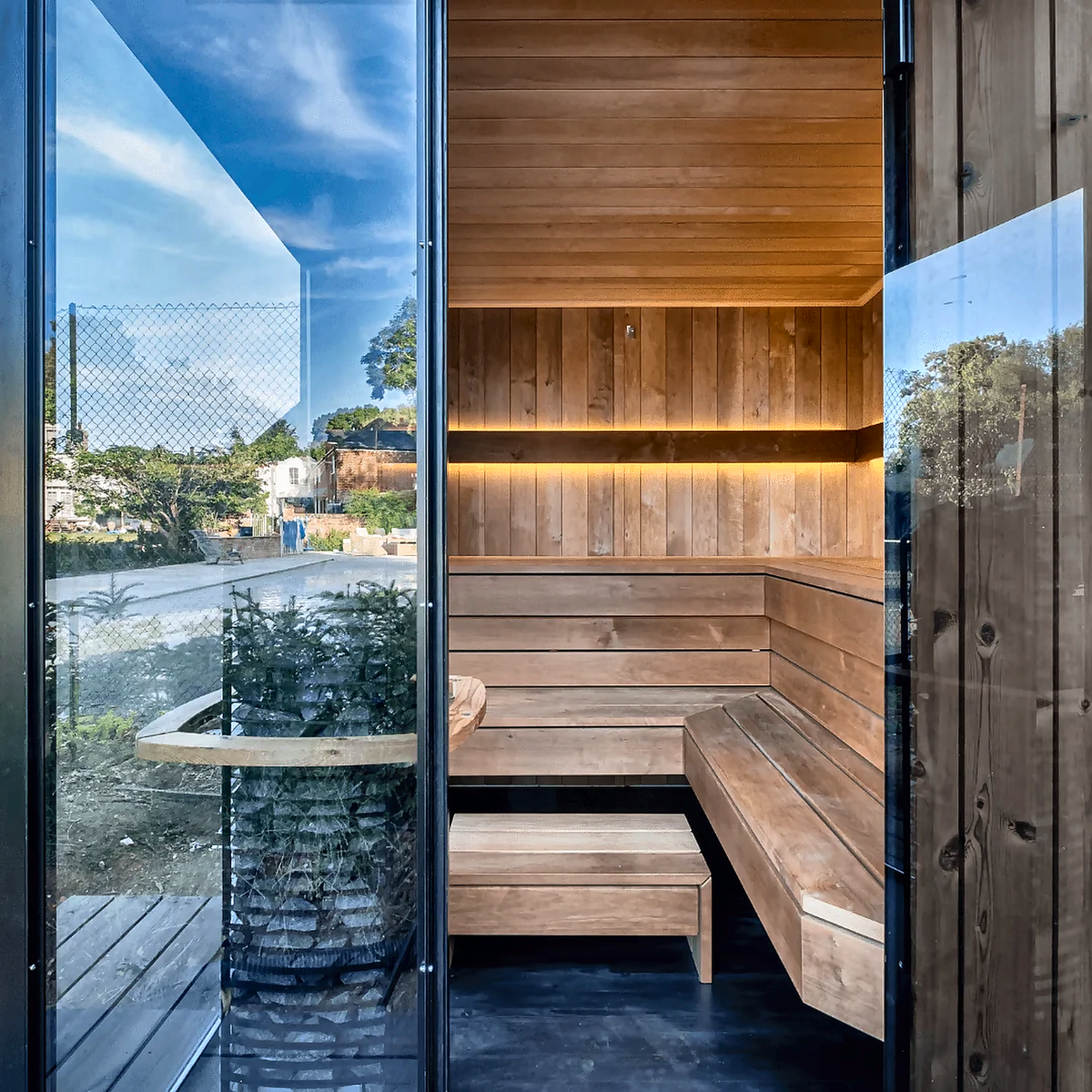 5–6 Person Modern CLT Outdoor Sauna with L-Shaped Benches