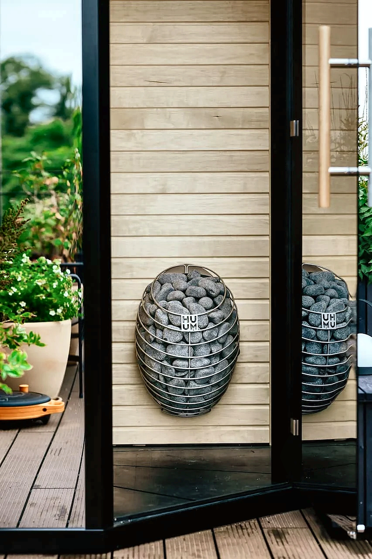 2–3 Person Compact Outdoor Sauna with Mirror-Glass Facade
