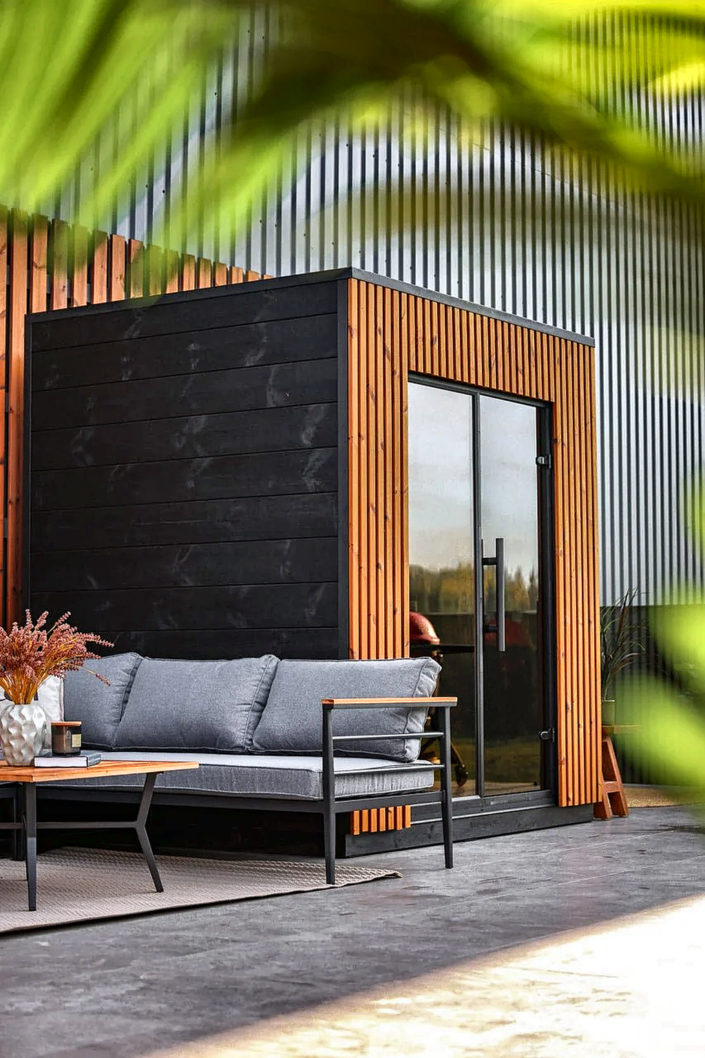 3–4 Person Compact Outdoor Sauna with Panoramic Glazing