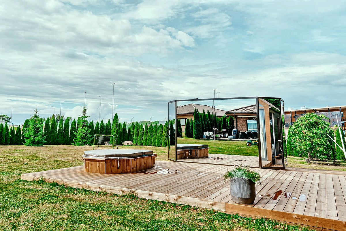 7 Person Panoramic Outdoor Sauna with Changing Room