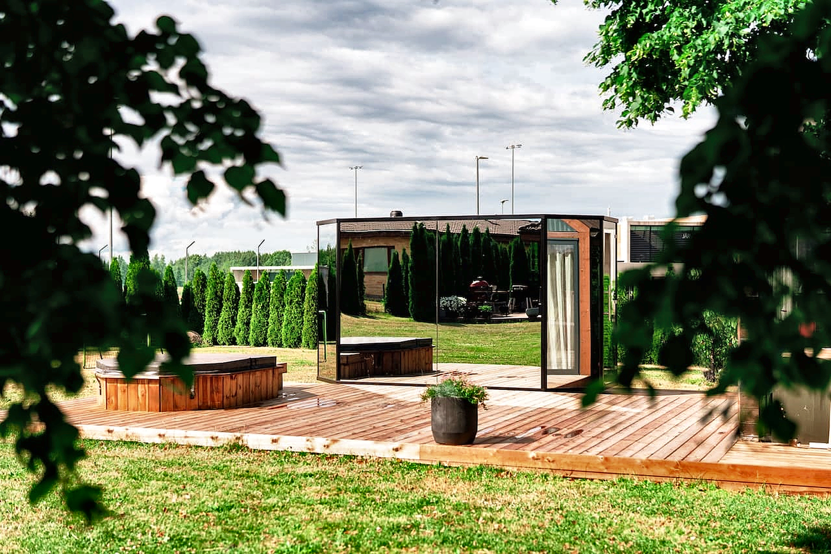 7 Person Panoramic Outdoor Sauna with Changing Room