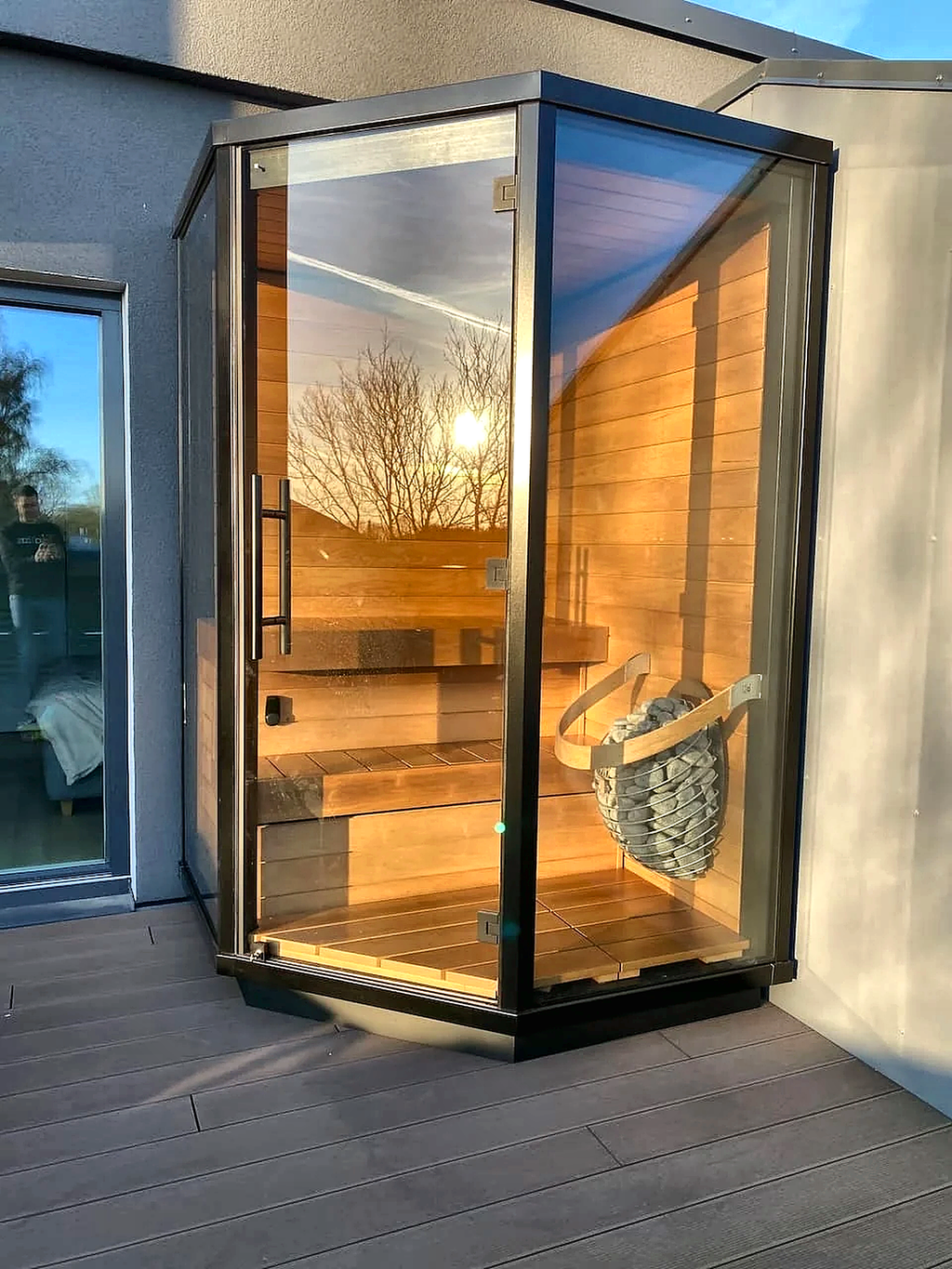 2–3 Person Compact Outdoor Sauna with Mirror-Glass Facade