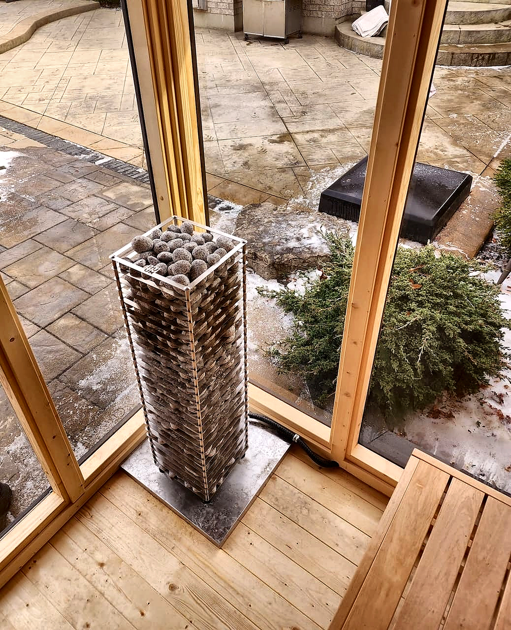 4–5 Person Compact Corner Outdoor Sauna