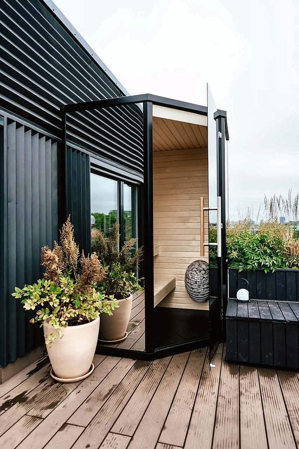 2–3 Person Compact Outdoor Sauna with Mirror-Glass Facade