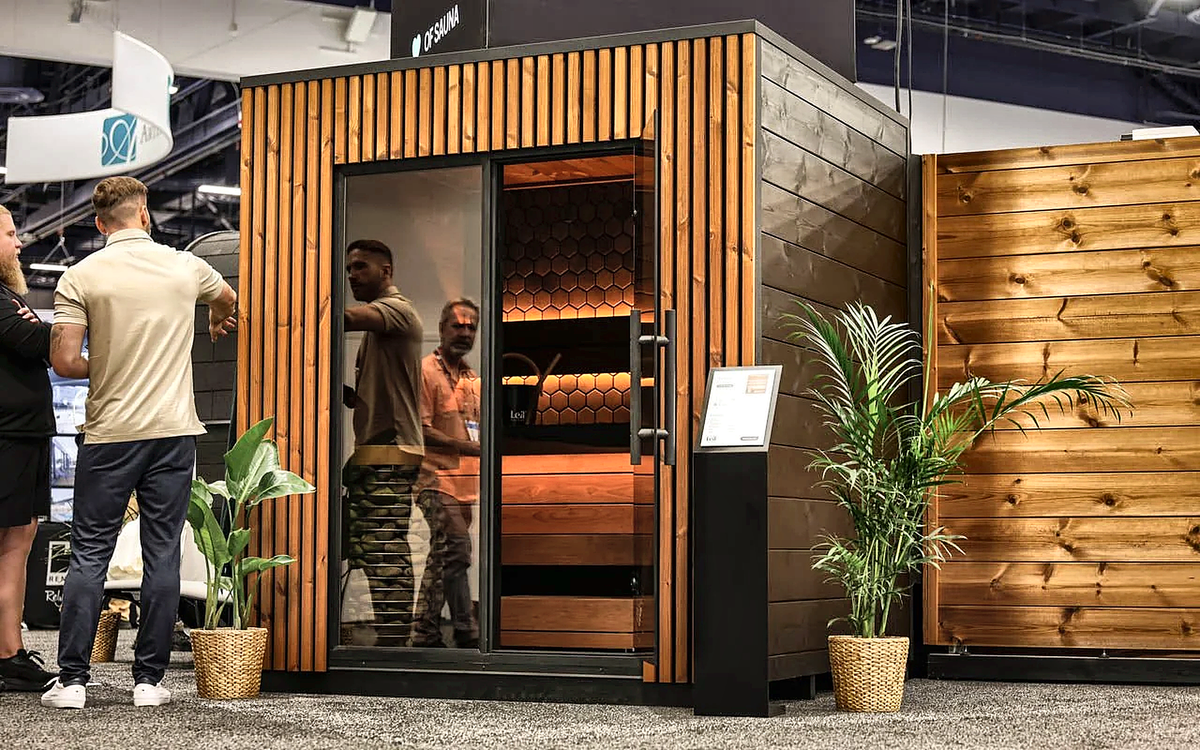 3–4 Person Compact Outdoor Sauna with Panoramic Glazing