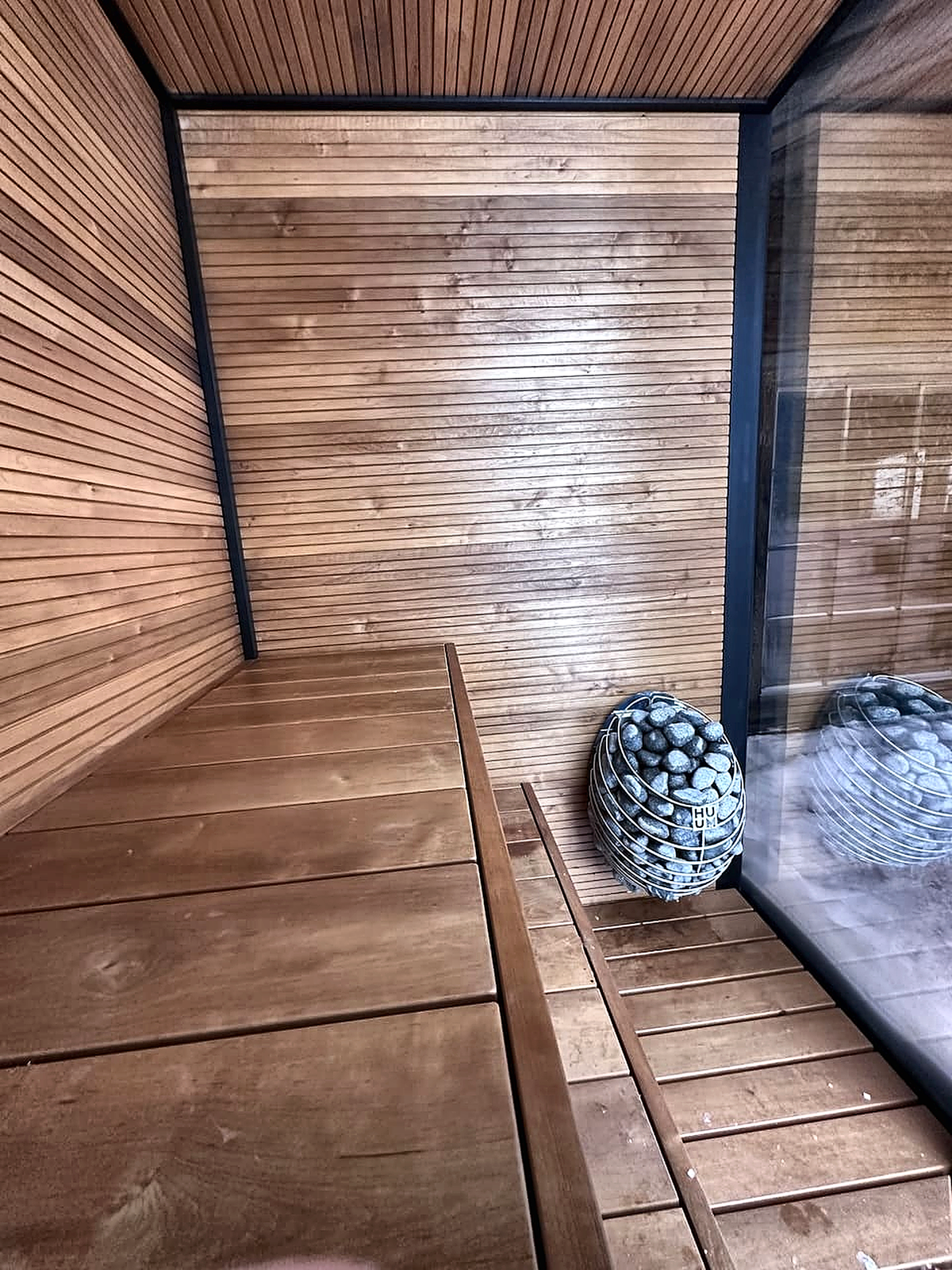 2–3 Person Compact Outdoor Sauna with Mirror-Glass Facade