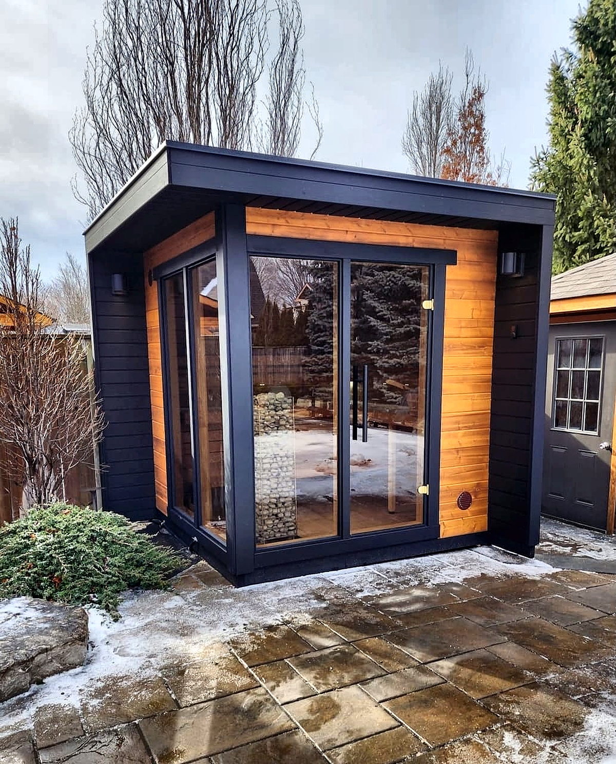 4–5 Person Compact Corner Outdoor Sauna