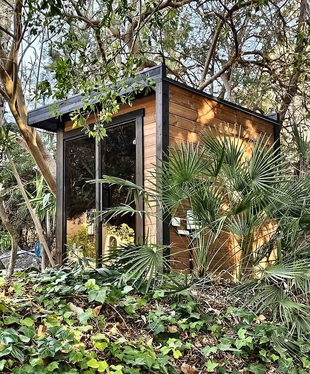 4–5 Person Compact Corner Outdoor Sauna