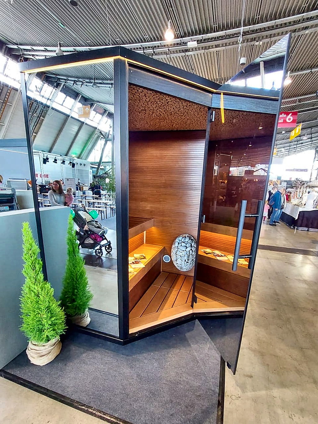 2–3 Person Compact Outdoor Sauna with Mirror-Glass Facade
