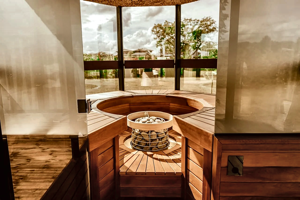 7 Person Panoramic Outdoor Sauna with Changing Room