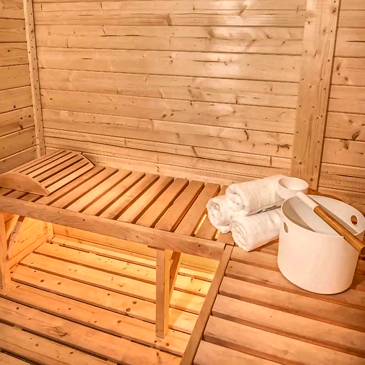 6–8 Person Nordic Spruce Outdoor Sauna
